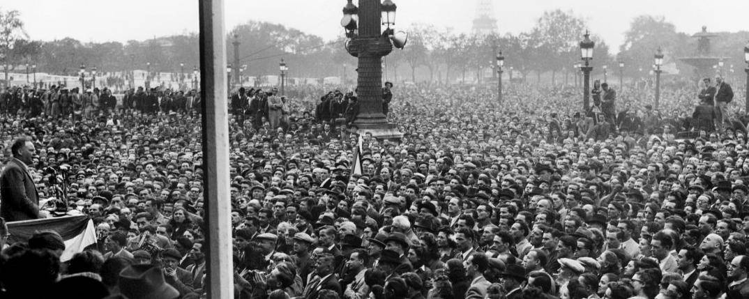 Le secrétaire général du Parti Communiste Français (PCF), Maurice Thorez, prononce un discours lors de la manifestation du 01 mai 1947 place de la concorde à Paris. © STF / AFP/Archives